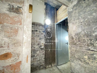 Parking / Garage - 3 m²