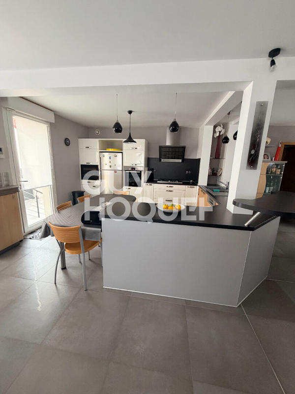 Maison - 210 m² - 8 pièces