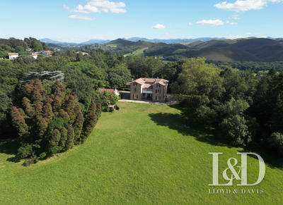 Maison ancienne - 420 m² - 12 pièces