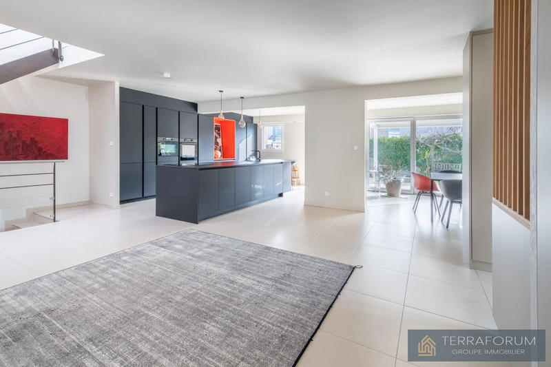 Maison contemporaine - 230 m² - 6 pièces