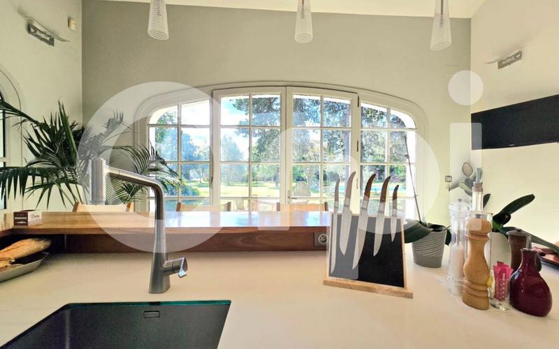 Mas - 238 m² - 5 pièces