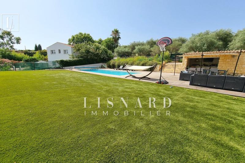 Maison - 180 m² - 5 pièces