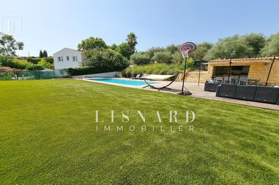 Maison - 180 m² - 5 pièces