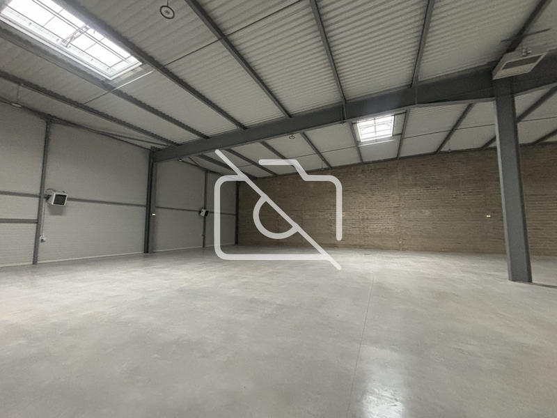 Entrepôt - 1 000 m²