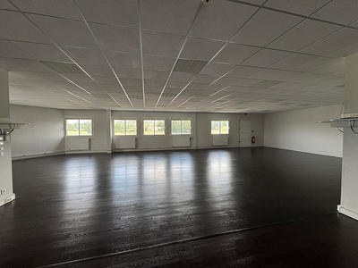 Local commercial - 330 m² - 1 pièce