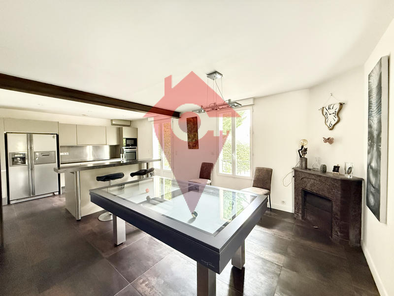 Maison - 163 m² - 10 pièces