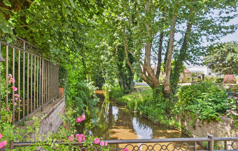 Demeure - 348 m² - 9 pièces