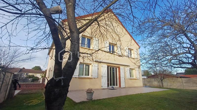 Maison - 215 m² - 8 pièces