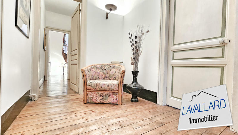 Maison - 250 m² - 13 pièces