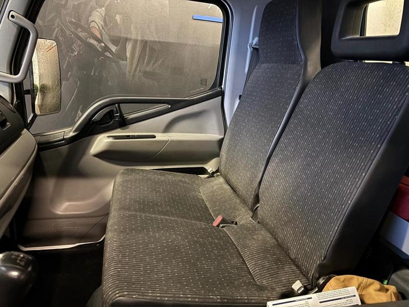 Mitsubishi Canter Fuso Mitsubishi - Camion Benne