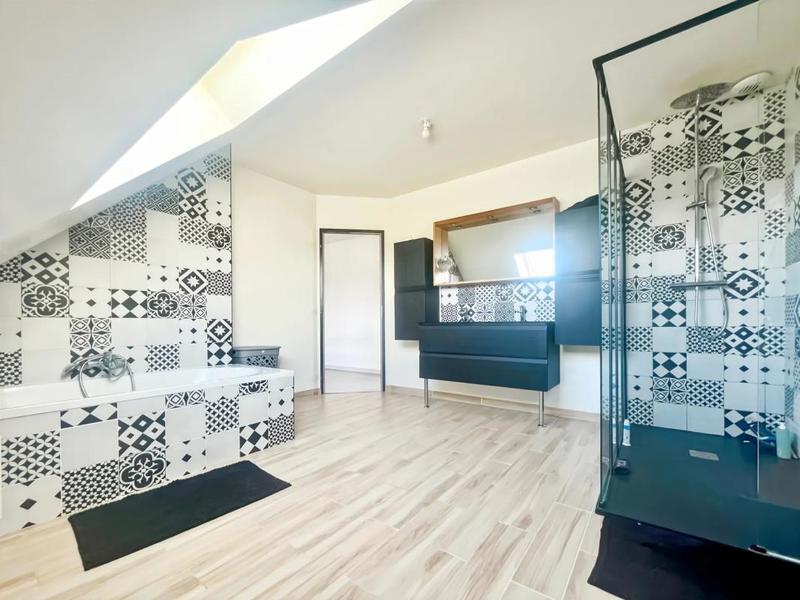 Maison - 150 m² - 7 pièces