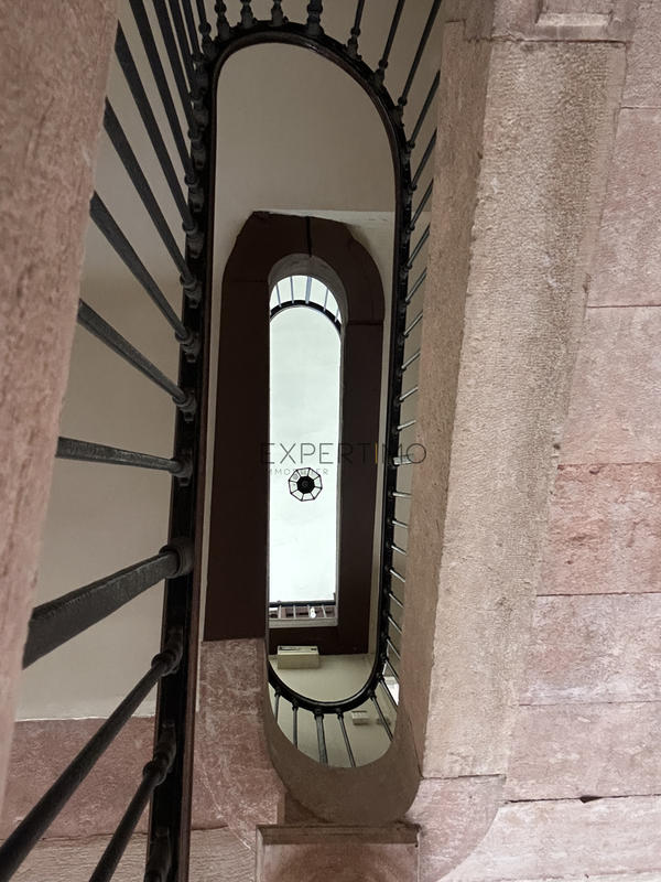 Maison - 255 m² - 8 pièces