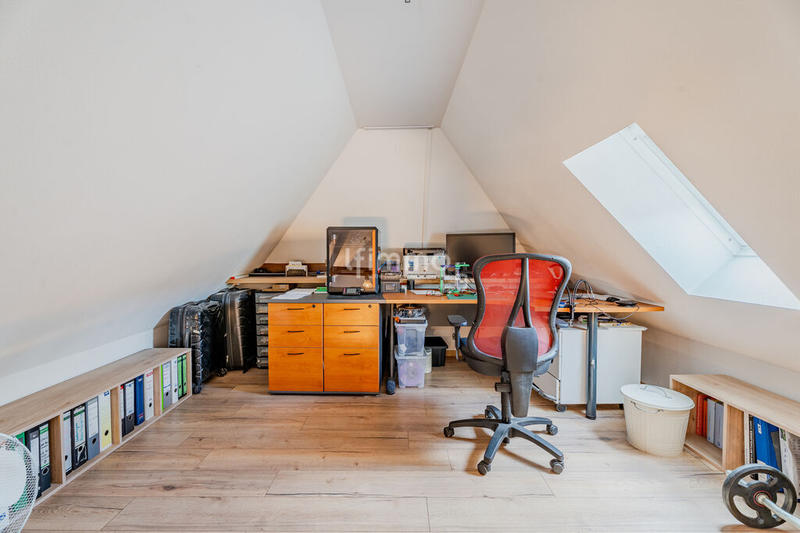 Maison - 216 m² - 6 pièces