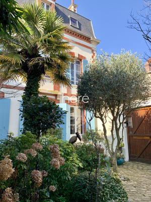 Maison - 210 m² - 9 pièces