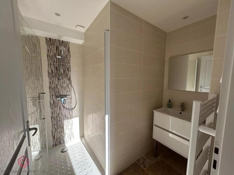 Maison de village - 405 m² - 13 pièces