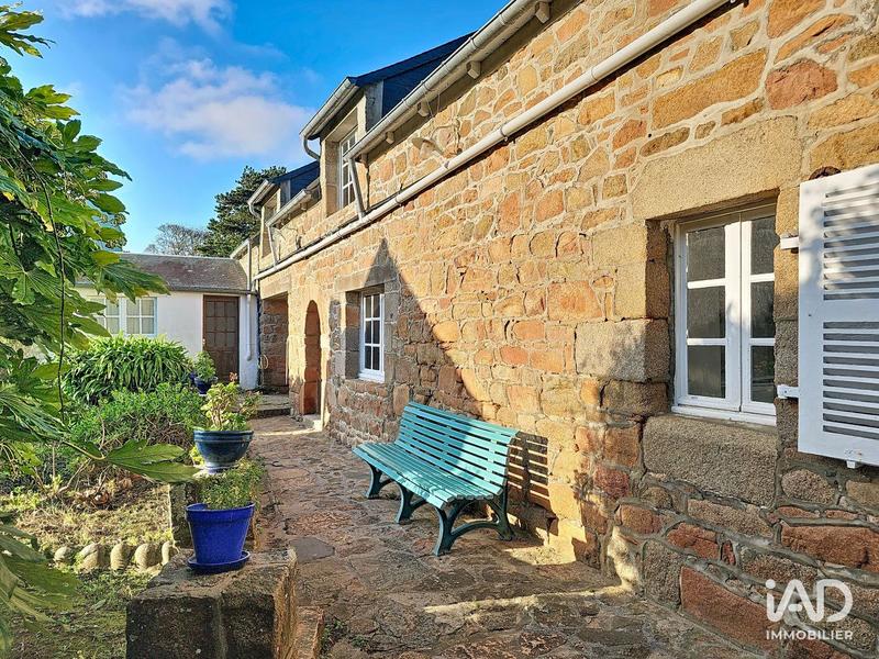 Maison - 208 m² - 9 pièces