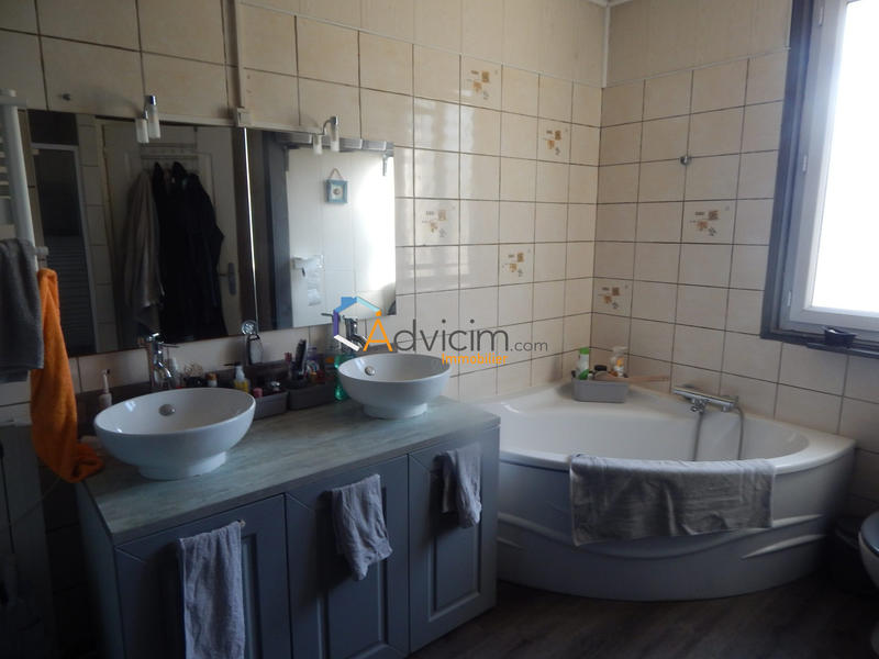 Maison traditionnelle - 149 m² - 7 pièces