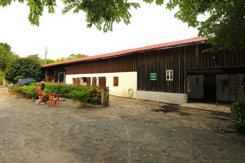 Propriété - 220 m² - 9 pièces