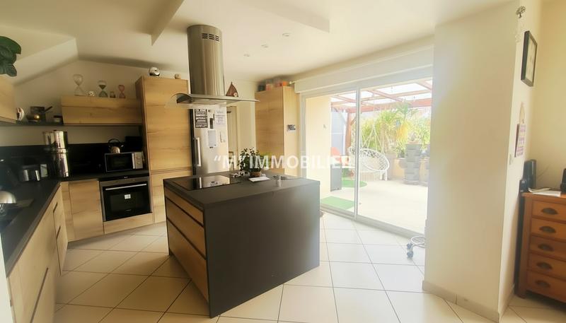 Maison - 247 m² - 9 pièces