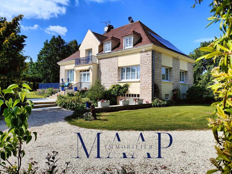 Maison - 303 m² - 11 pièces