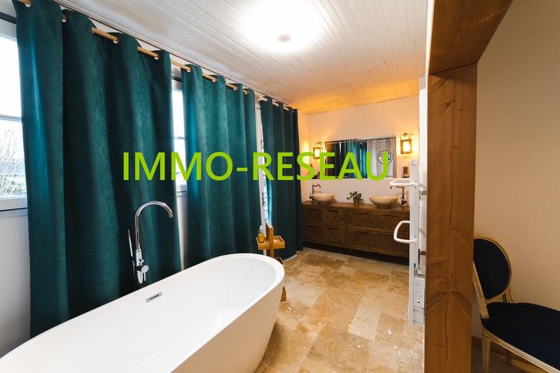 Maison - 285 m² - 8 pièces