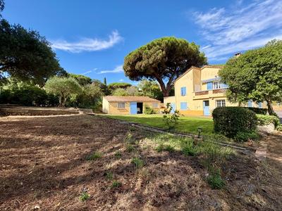 Maison - 240 m² - 9 pièces