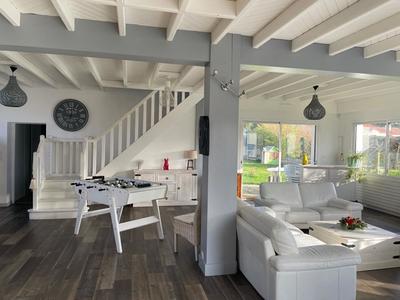 Maison - 255 m² - 8 pièces