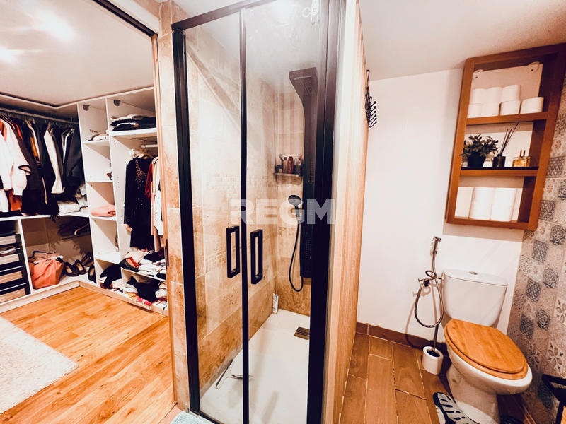 Maison - 223 m² - 7 pièces