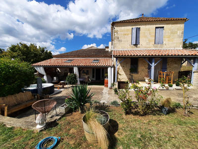 Maison de village - 218 m² - 7 pièces
