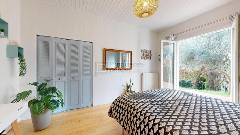 Maison - 260 m² - 9 pièces