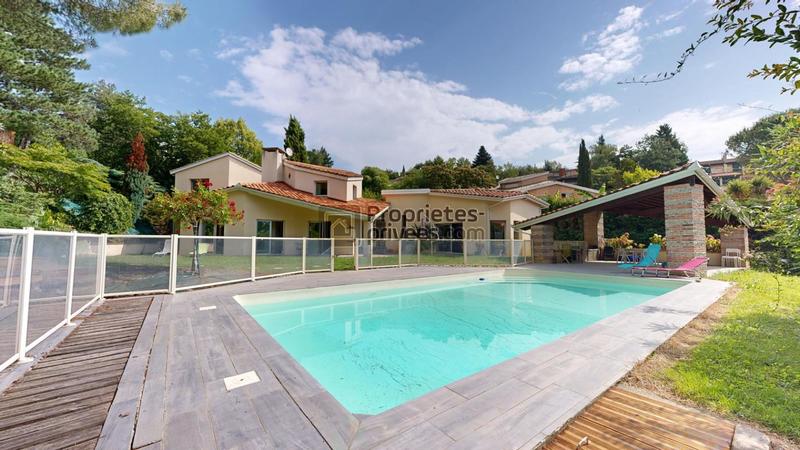 Maison - 250 m² - 6 pièces