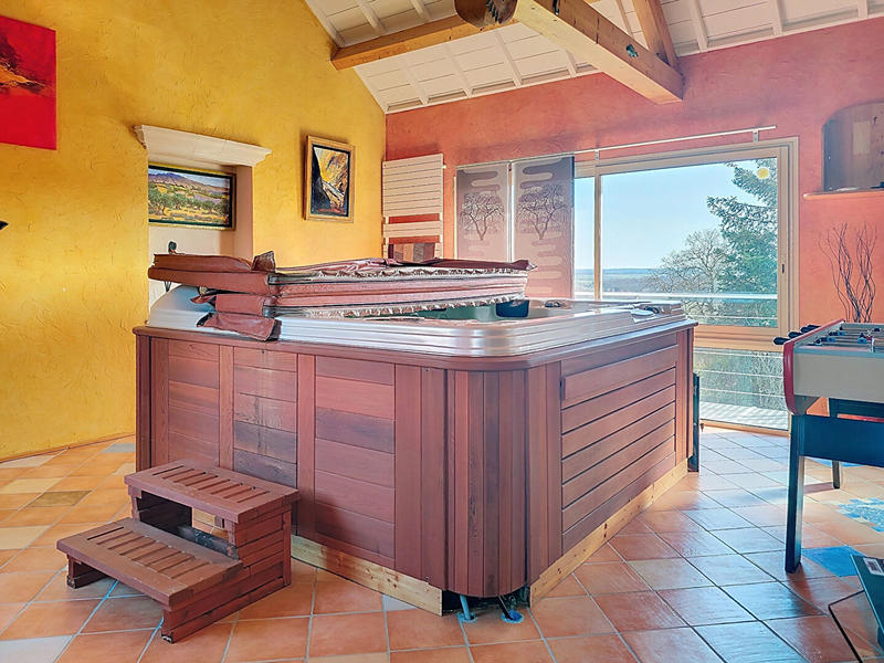 Maison - 216 m² - 7 pièces