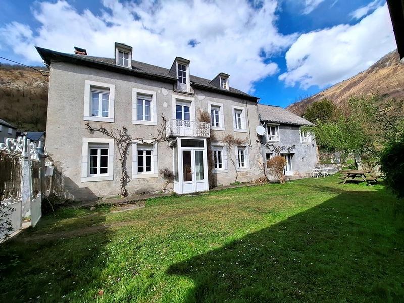 Maison - 203 m² - 6 pièces