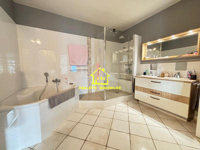 Maison traditionnelle - 132 m² - 4 pièces