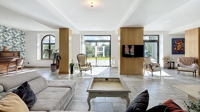Maison - 600 m² - 10 pièces