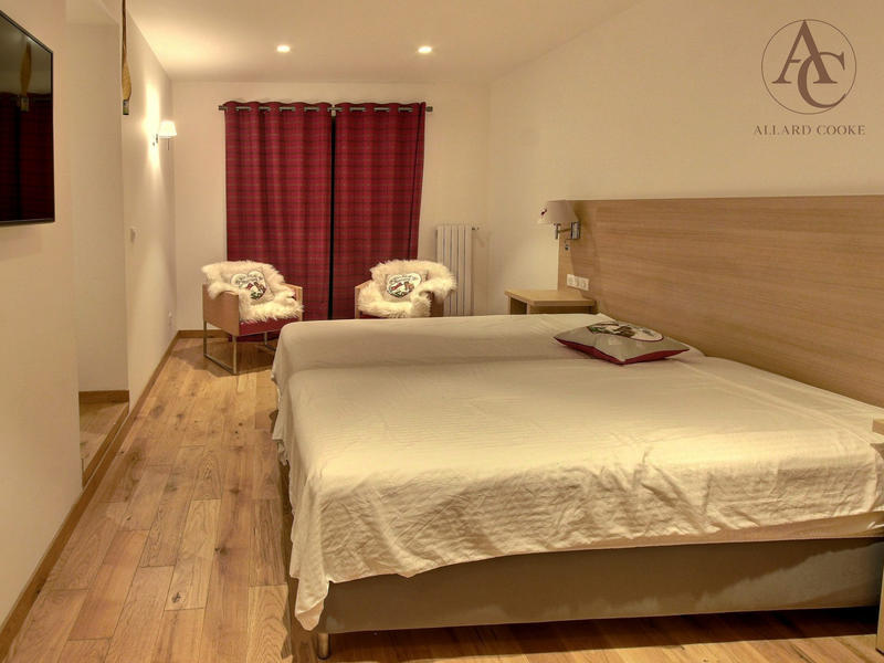 Châlet - 585 m² - 11 pièces