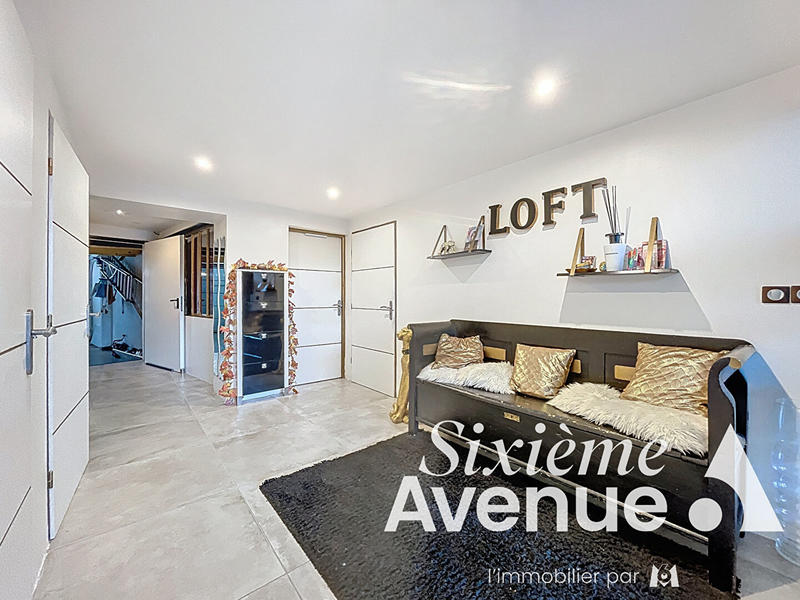 Loft - 216 m² - 5 pièces