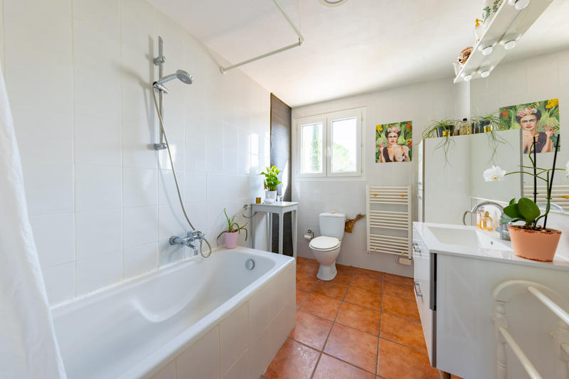 Maison - 220 m² - 6 pièces