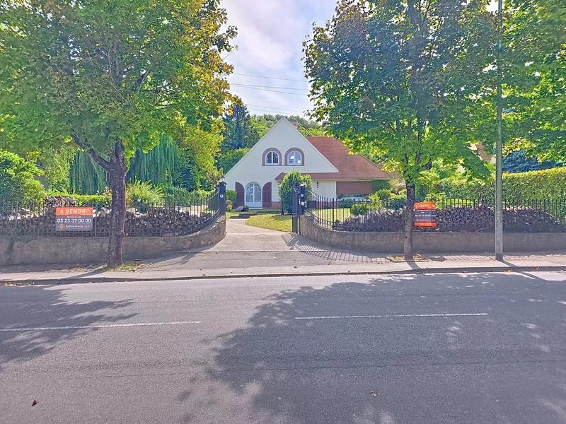 Maison - 198 m² - 8 pièces