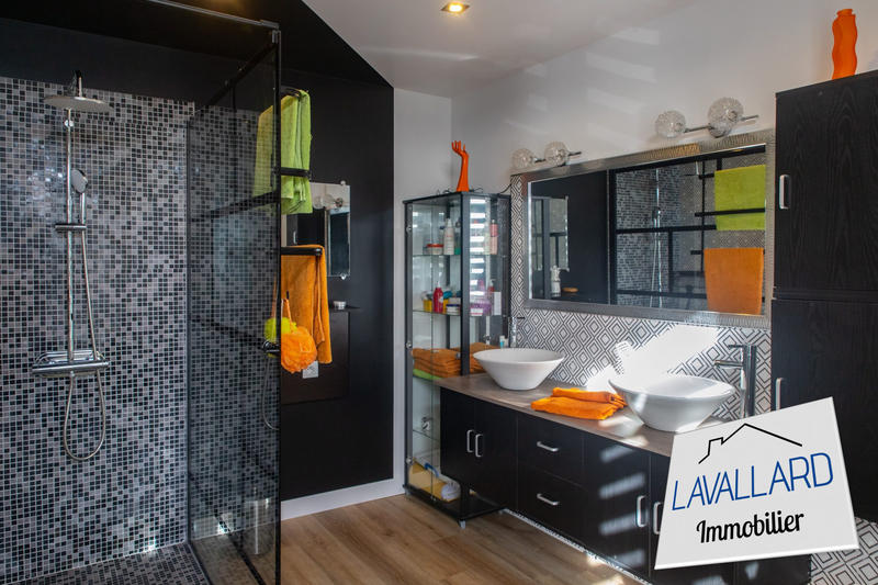 Maison - 260 m² - 10 pièces