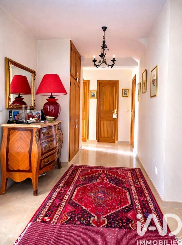 Maison - 177 m² - 8 pièces