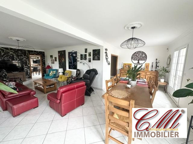 Maison - 385 m² - 11 pièces