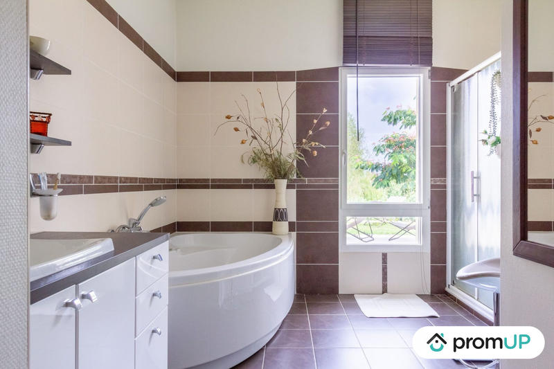 Maison - 284 m² - 14 pièces