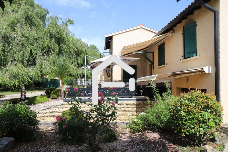 Maison - 250 m² - 6 pièces