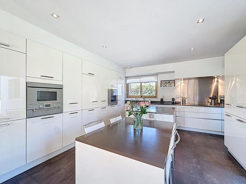 Maison - 235 m² - 7 pièces