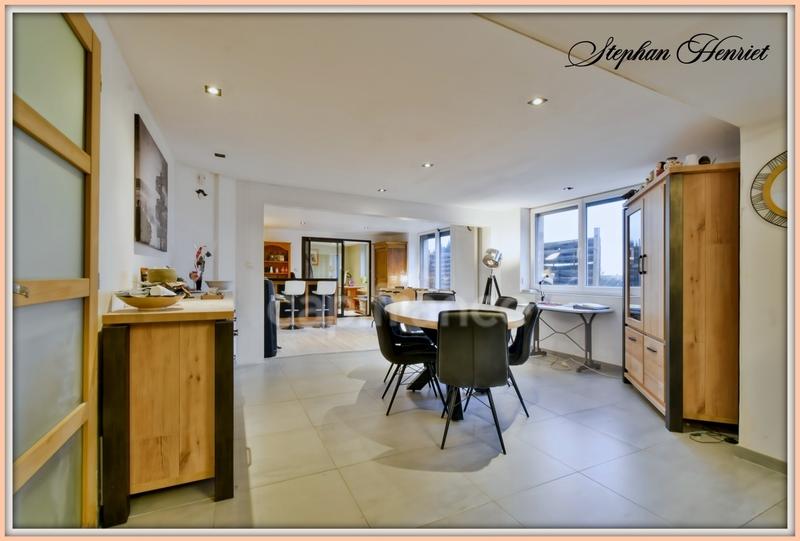 Maison - 262 m² - 12 pièces