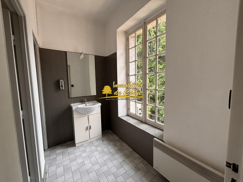 Local commercial - 211 m² - 7 pièces