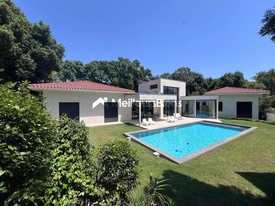 Propriété - 200 m² - 6 pièces