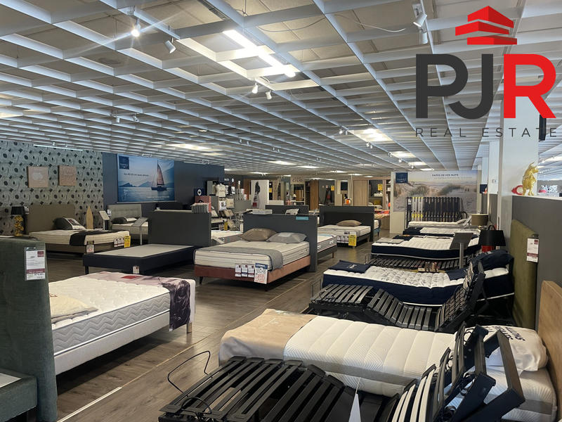 Local commercial - 3 000 m²