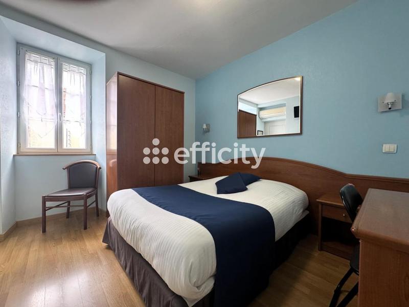 Maison - 355 m² - 13 pièces